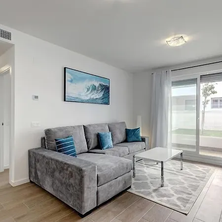 Apartment Brand New Modern Ground Floor In With Rooftop Pool And Gym *