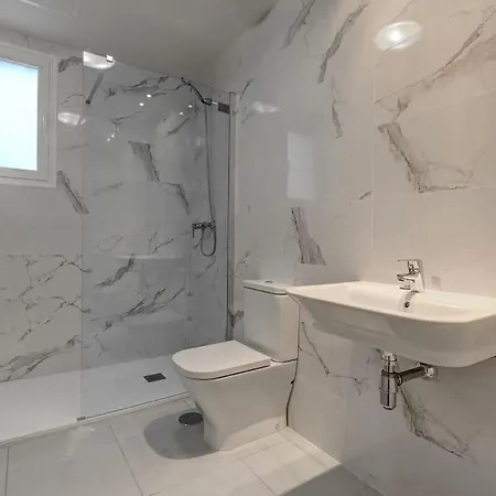 Brand New Modern Ground Floor In With Rooftop Pool And Gym Apartment