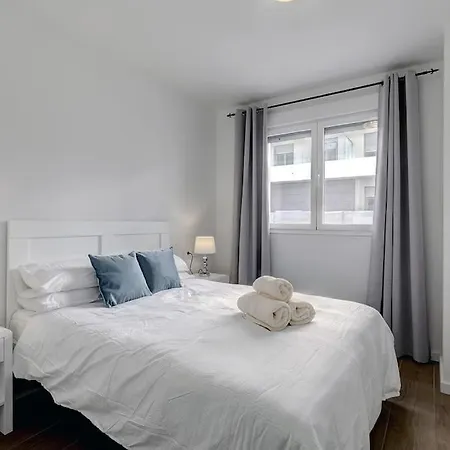 Brand New Modern Ground Floor In With Rooftop Pool And Gym