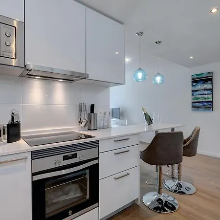 Brand New Modern Ground Floor In With Rooftop Pool And Gym Apartament Marbella